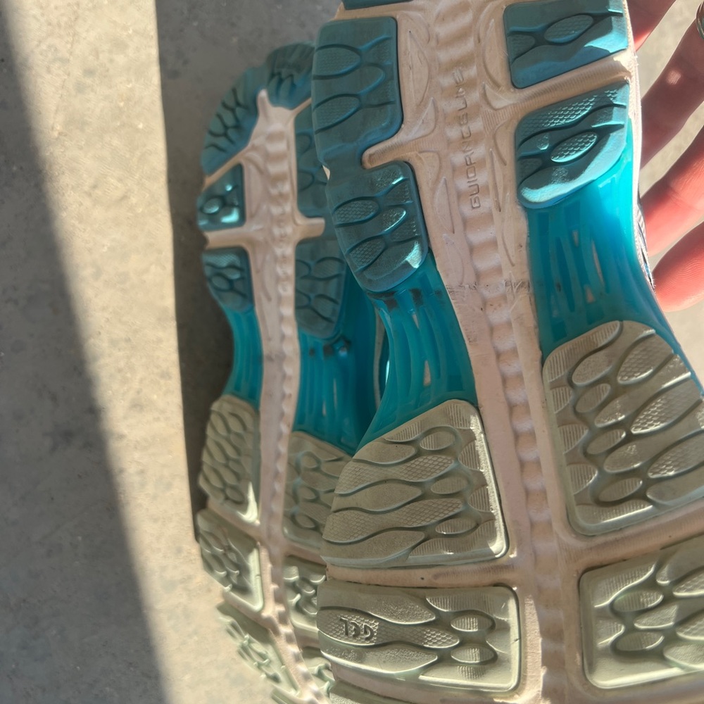 ASICS Shoes - Picture 5 of 5